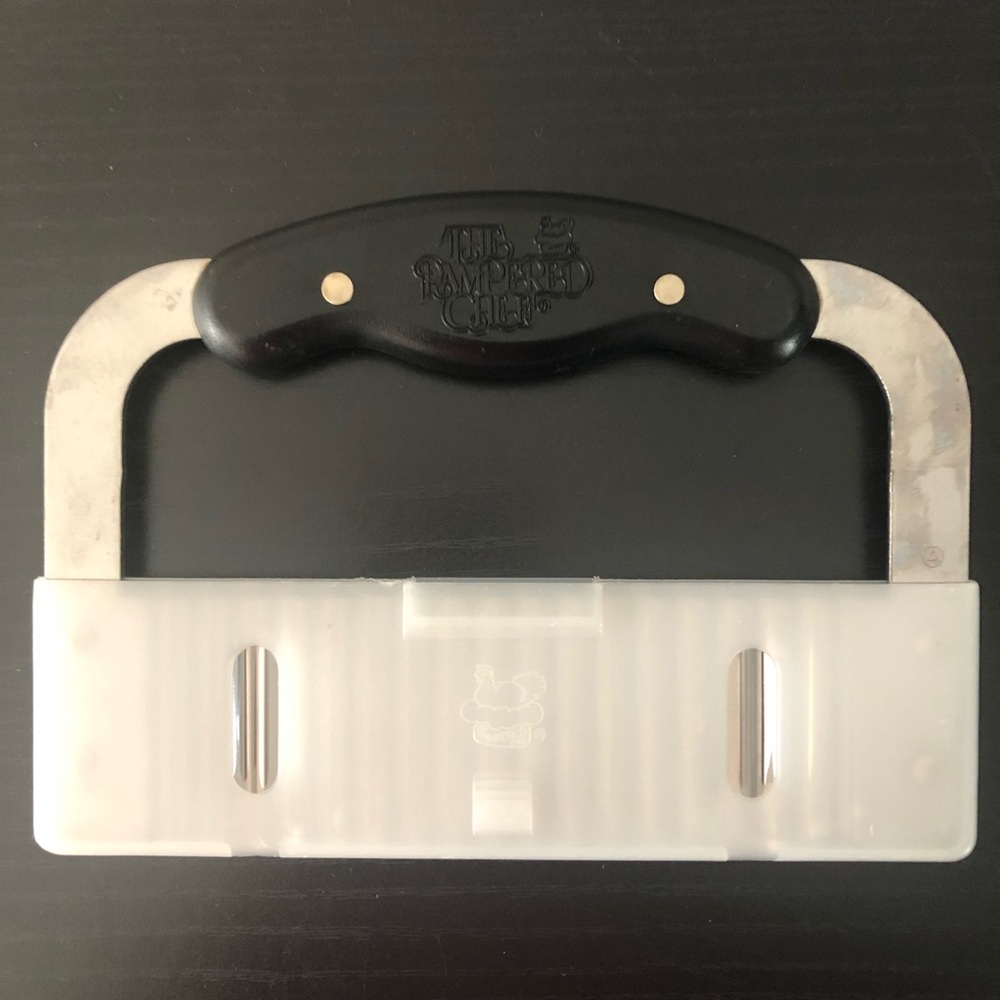 Pampered Chef crinkle cutter